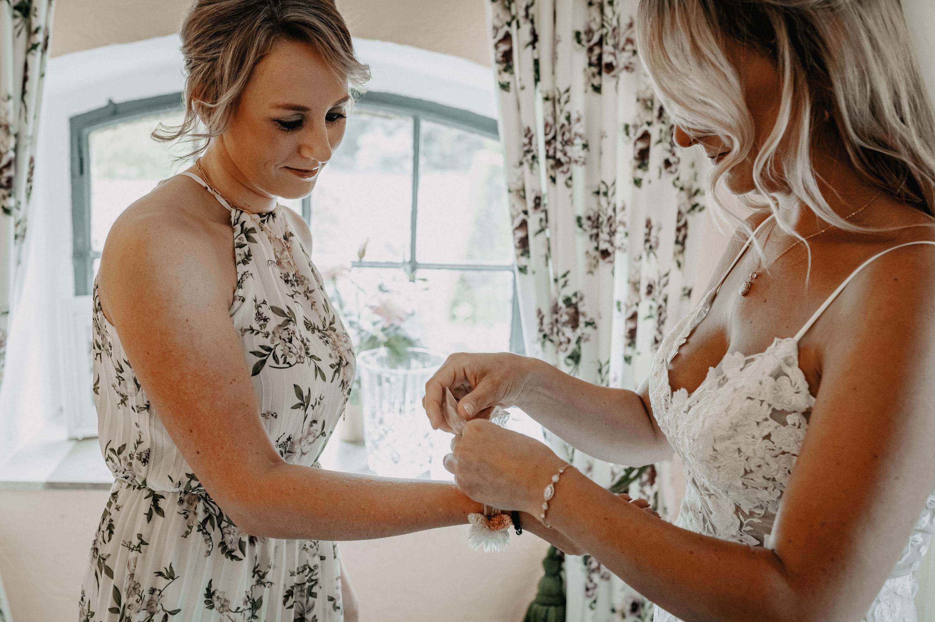Hochzeit Getting Ready Burg Kleeburg und Boho Foto mit Details zu Hochzeit Getting Ready Burg Kleeburg und Boho der Kategorie Hochzeit