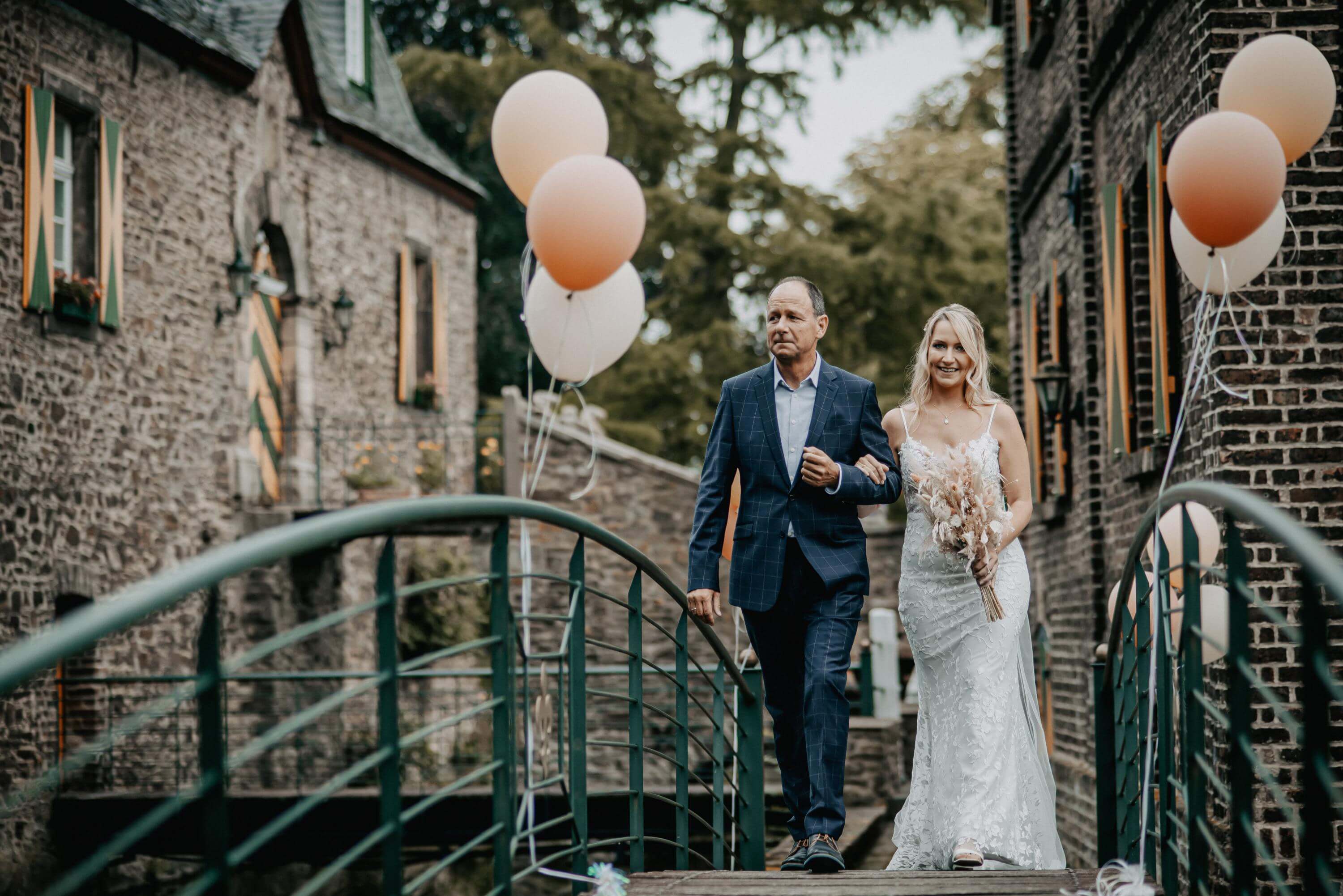 Hochzeit Trauung Burg Kleeburg und Boho Foto mit Details zu Hochzeit Trauung Burg Kleeburg und Boho der Kategorie Hochzeit