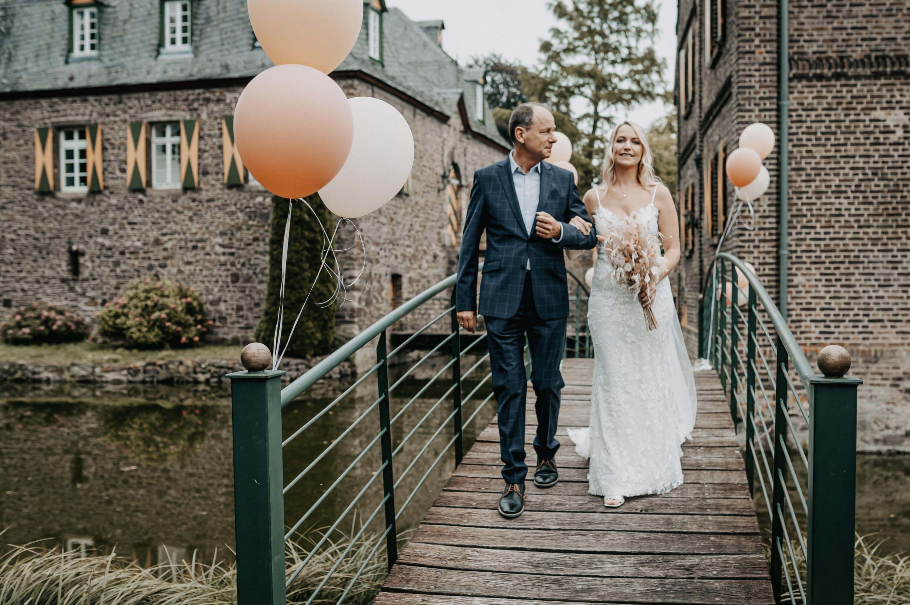 Hochzeit Trauung Burg Kleeburg und Boho Foto mit Details zu Hochzeit Trauung Burg Kleeburg und Boho der Kategorie Hochzeit