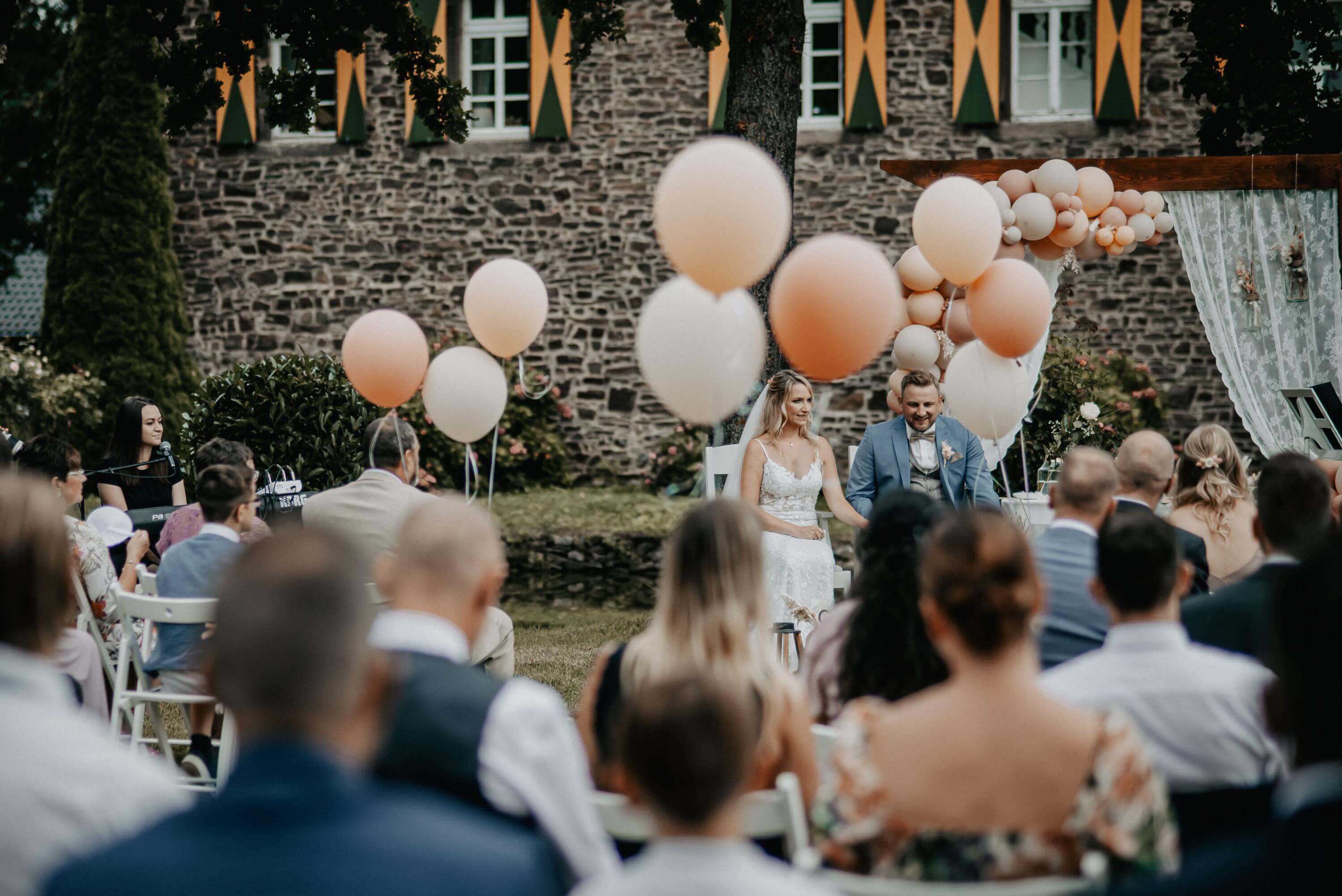 Hochzeit Trauung Burg Kleeburg und Boho Foto mit Details zu Hochzeit Trauung Burg Kleeburg und Boho der Kategorie Hochzeit