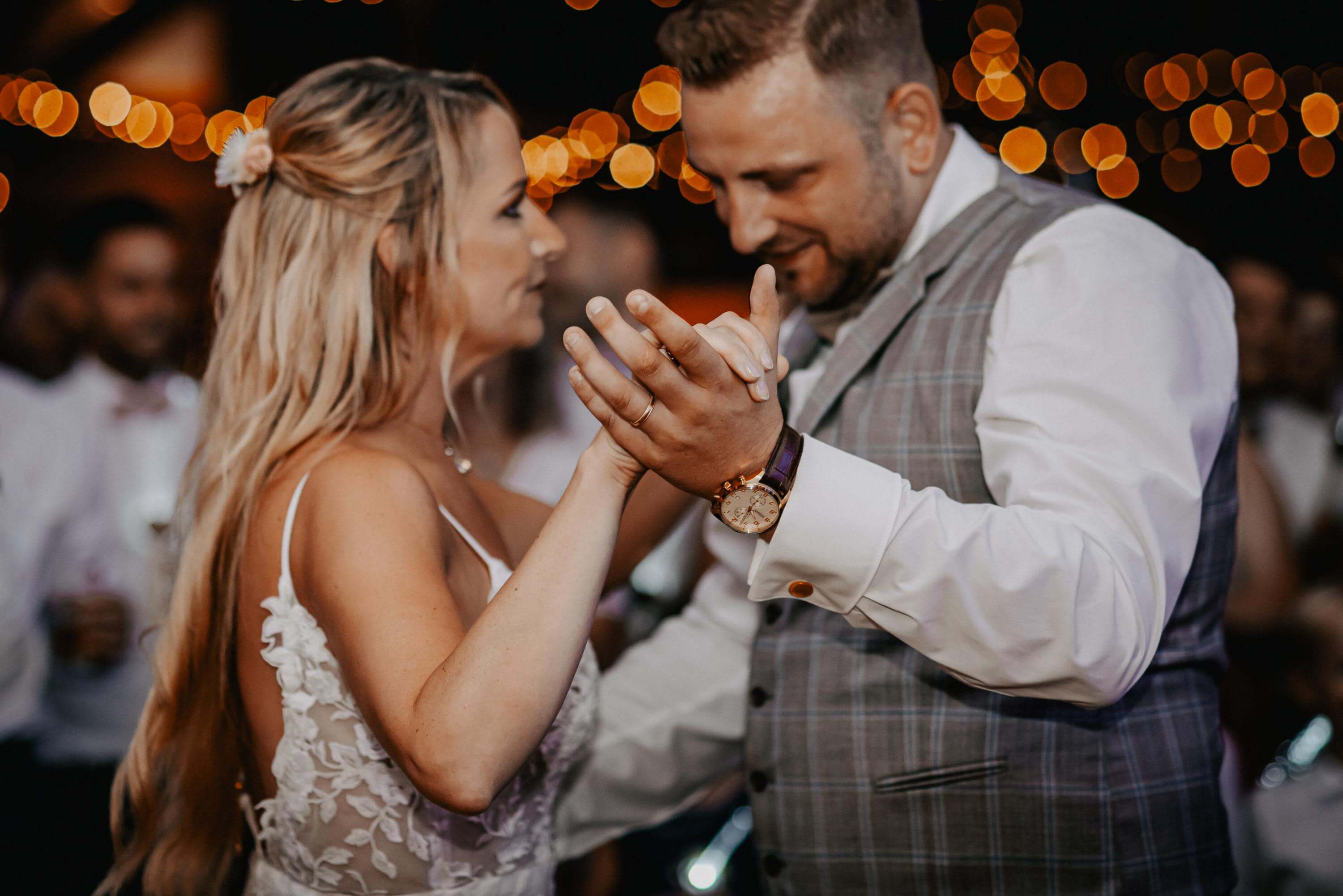Foto mit Details zu Hochzeit Feier Burg Kleeburg und Boho der Kategorie Hochzeit