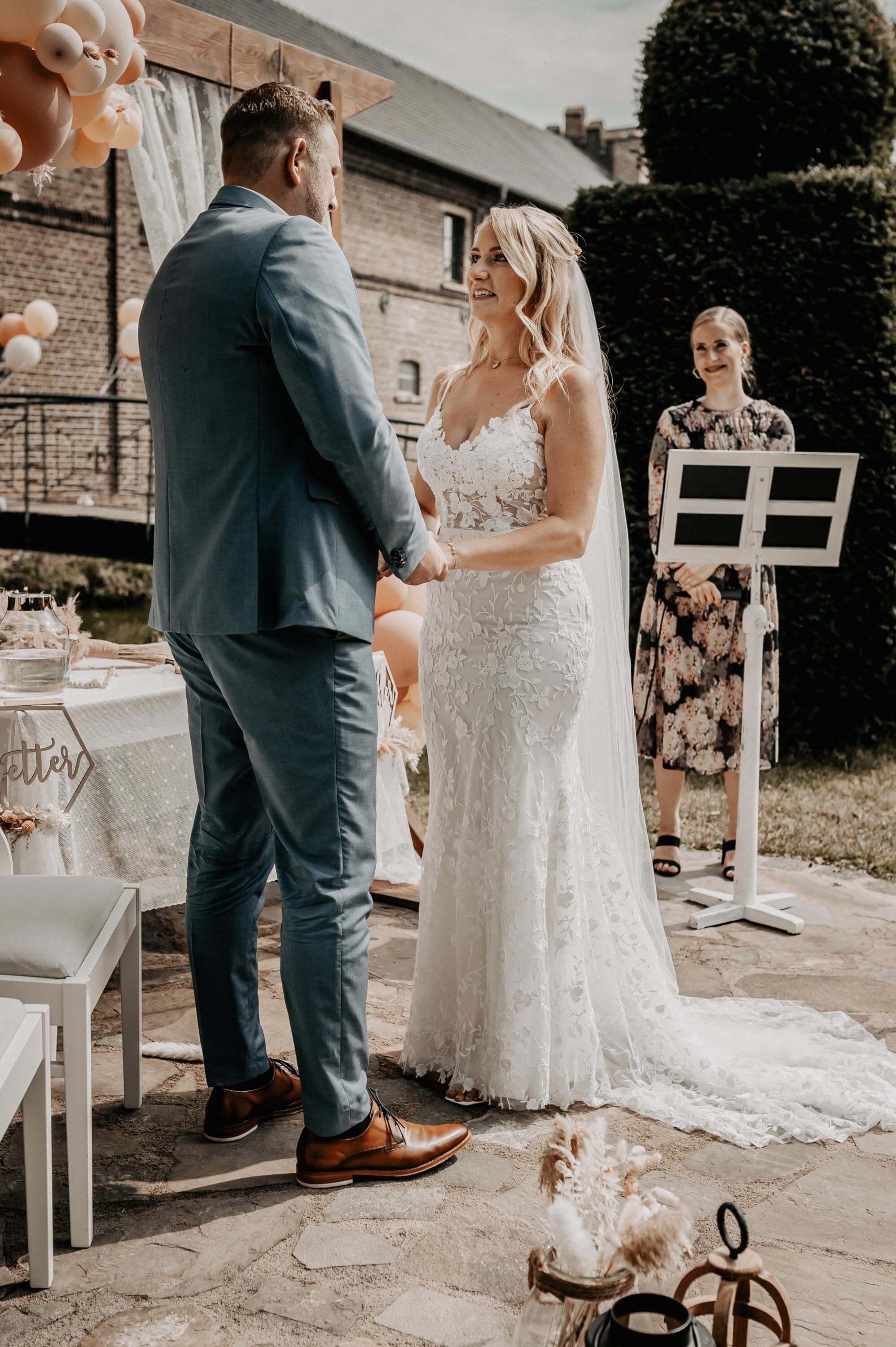 Hochzeit Trauung Burg Kleeburg und Boho Foto mit Details zu Hochzeit Trauung Burg Kleeburg und Boho der Kategorie Hochzeit