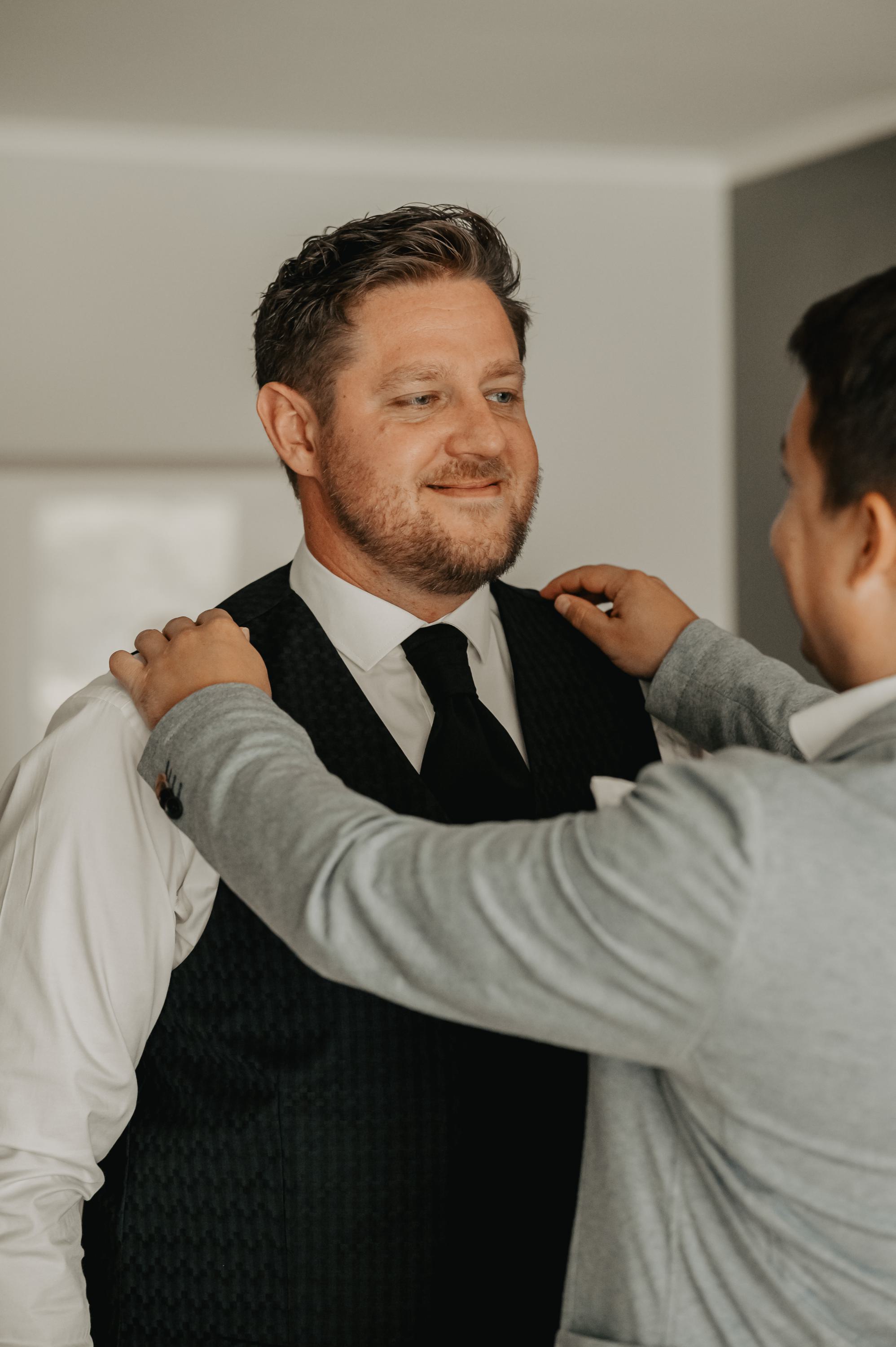 Hochzeit Getting ready Braeutigam und Duisburg Foto mit Details zu Hochzeit Getting ready Braeutigam und Duisburg der Kategorie Hochzeit