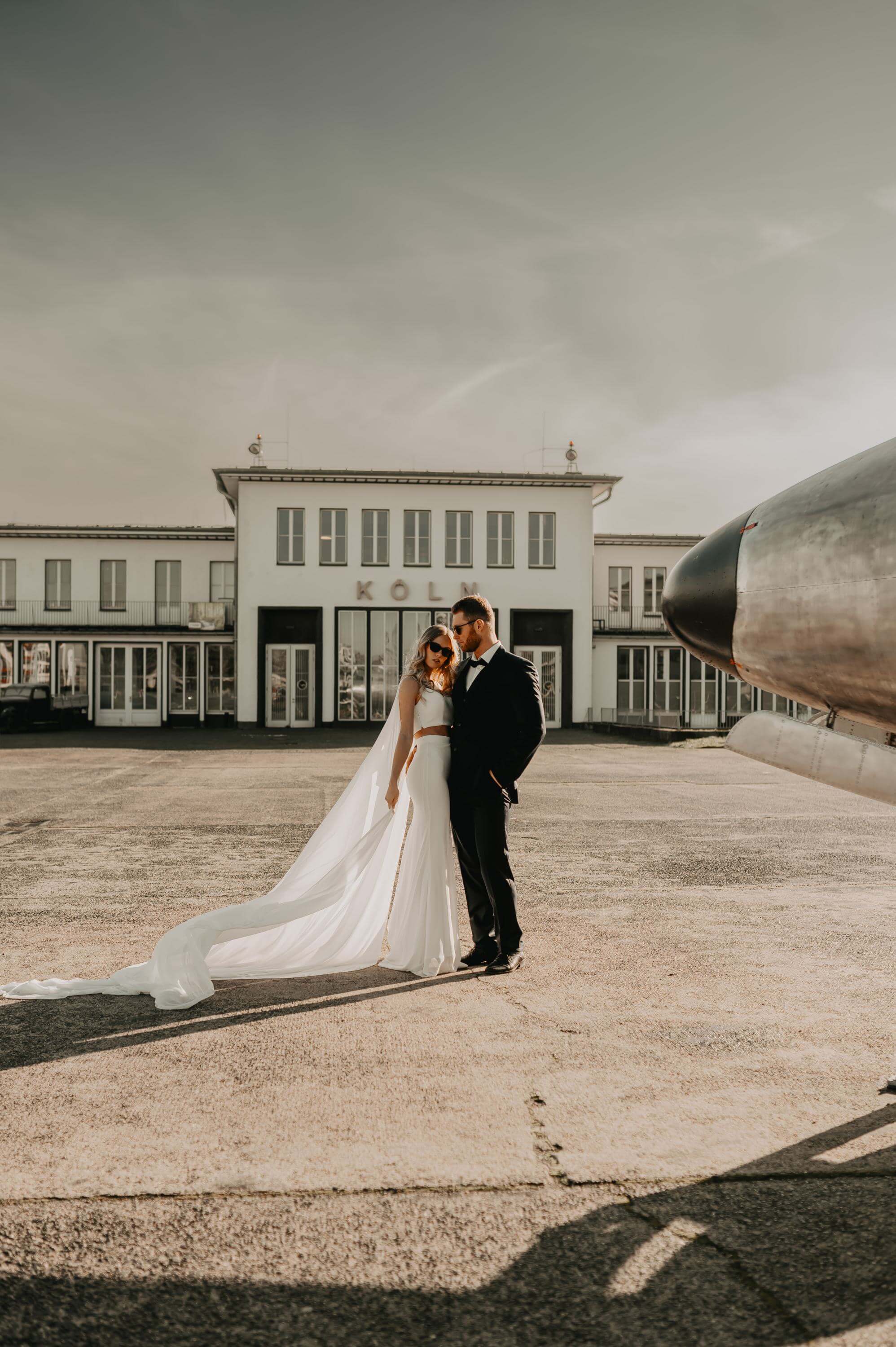 Hochzeit Modern wedding Flughafen Koeln and Flugzeug Photo with details of Hochzeit Modern wedding Flughafen Koeln and Flugzeug of category Hochzeit