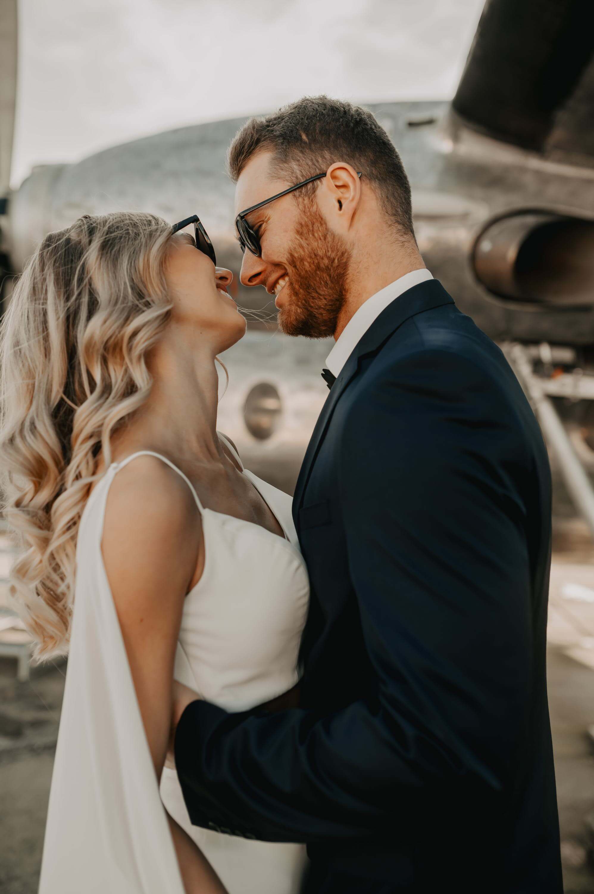 Hochzeit Modern wedding Flughafen Koeln and Flugzeug Photo with details of Hochzeit Modern wedding Flughafen Koeln and Flugzeug of category Hochzeit