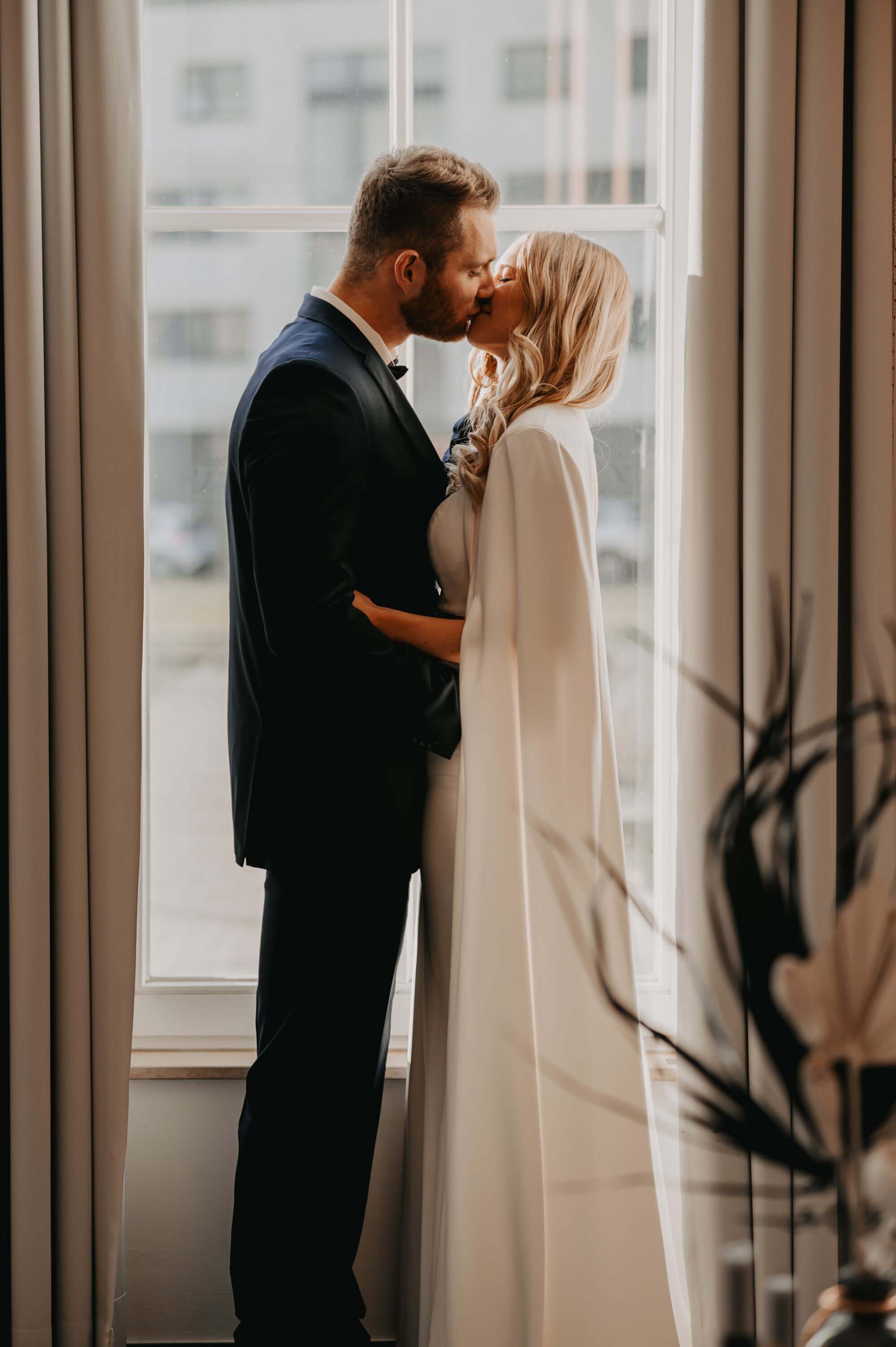 Hochzeit Modern wedding Flughafen Koeln and Flugzeug Photo with details of Hochzeit Modern wedding Flughafen Koeln and Flugzeug of category Hochzeit