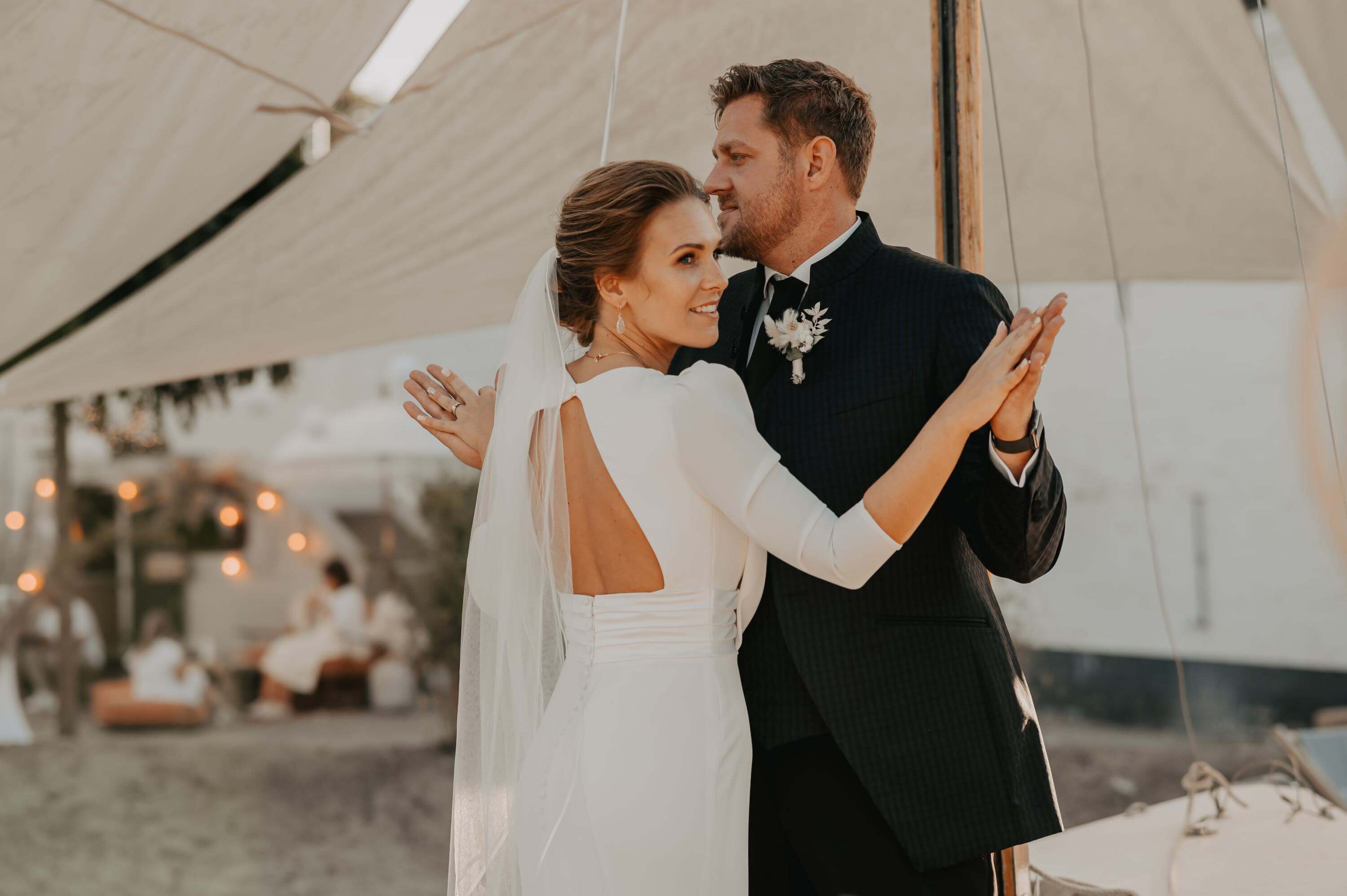 Foto mit Details zu Hochzeit Paarshooting Restaurant mod und Duisburg der Kategorie Hochzeit