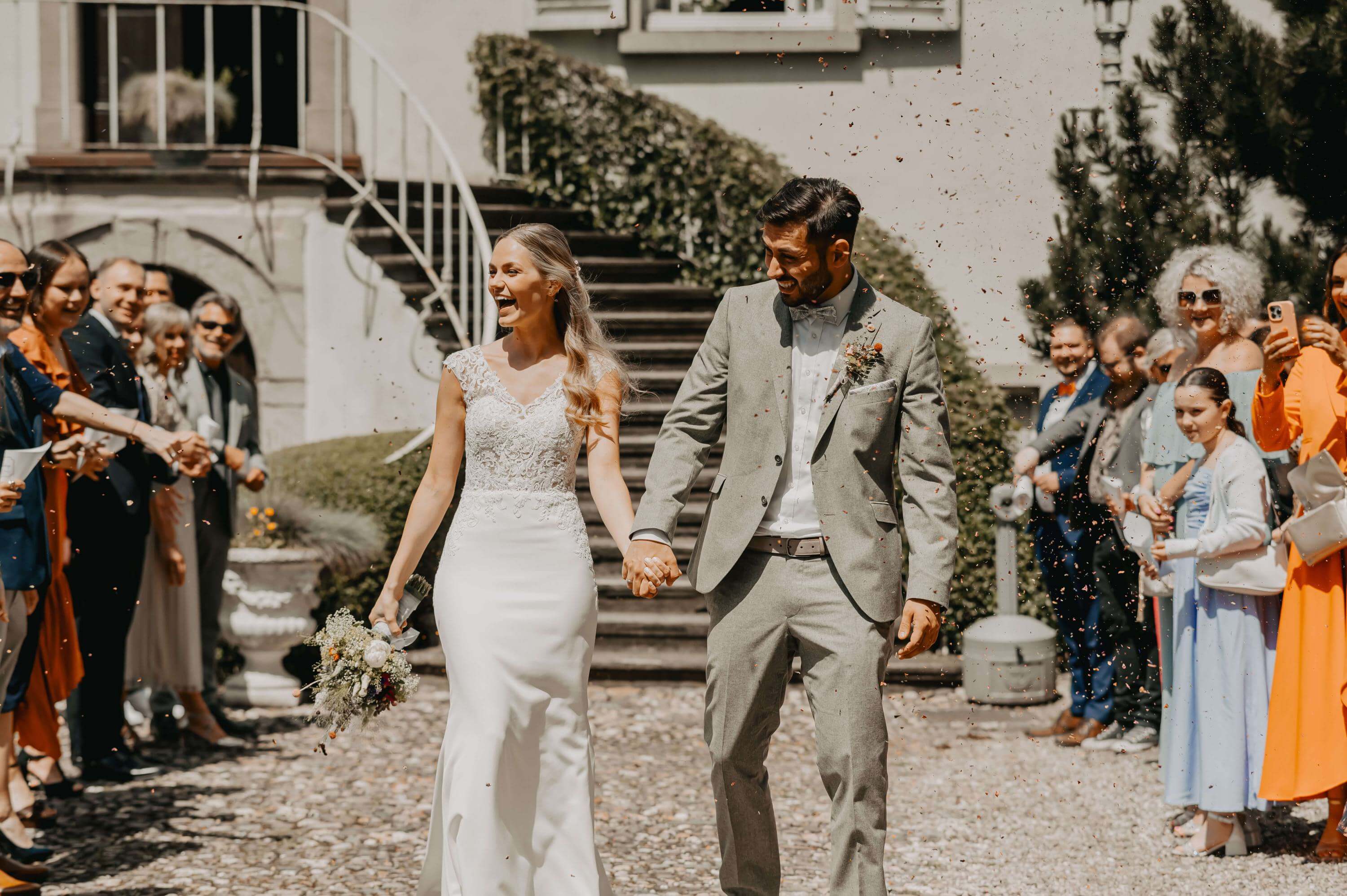 Foto mit Details zu Hochzeit Standesamtliche trauung Schloss Lauersfort und Hochzeitspaar der Kategorie Hochzeit